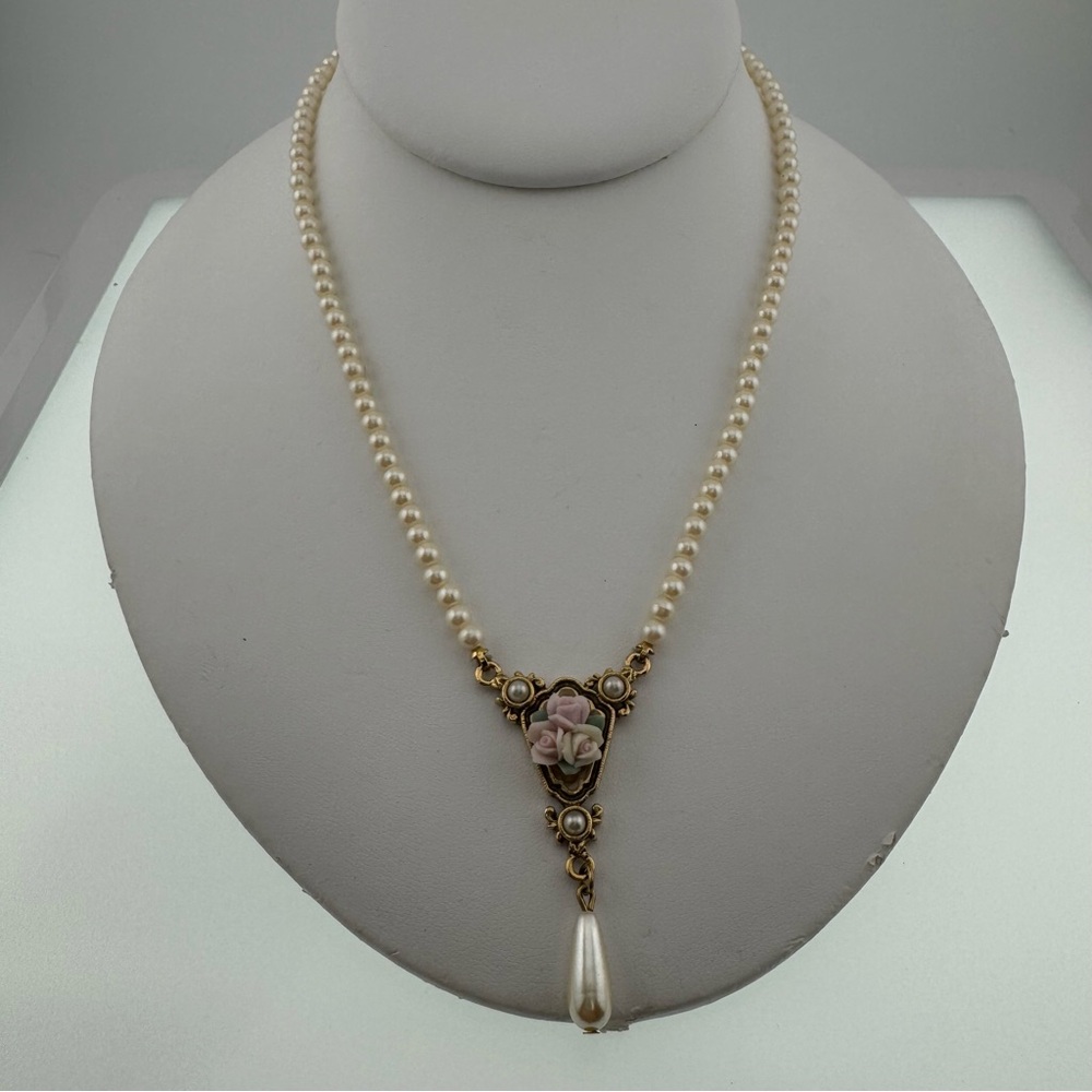 1928 Gold and Cream Pearl Necklace with Pink Rose